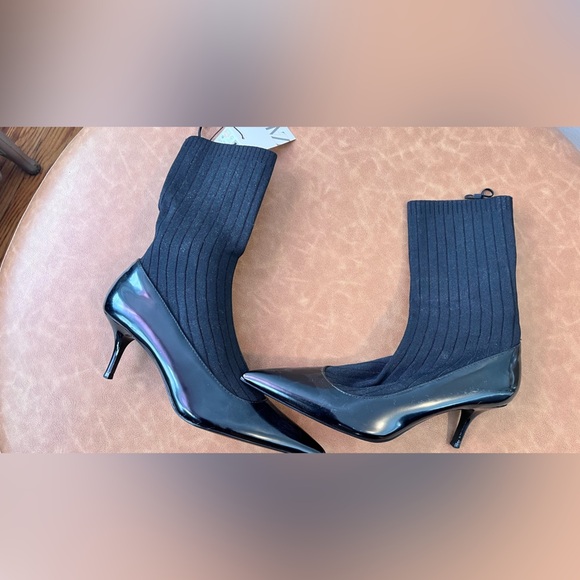 NWT ZARA ANKLE BOOT STYLE HIGH HEELS SIZE 7.5
🚨PRICE FIXED NON DISCOUNT - Picture 8 of 12